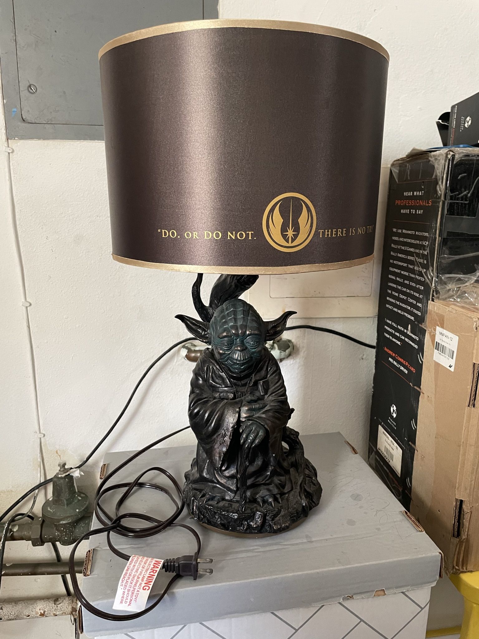 Star Wars Jedi Master Yoda Masterpiece Tabletop Lamp