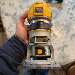 DeWalt DWP611 compact router