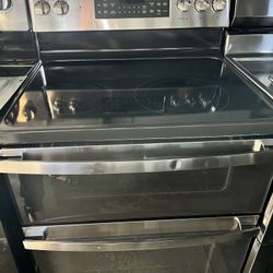 GE - 30" Wide 5 Elements 6.6 Cu. Ft. Slide-In Double Oven