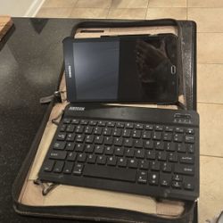 Samsung Tablet 8 ×5 " With Keyboard And Leather Case