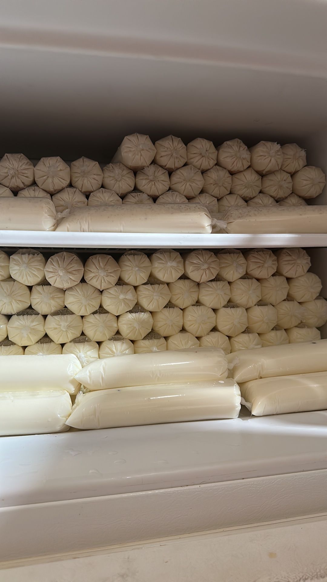 Hola Buenas Tardes A Todos Mis Clientes Estoy Ofreciendo Bolis Caseros De Leche A 4 Dolares Y De Agua A 3