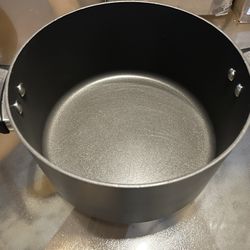 Pre-loved Anolon Non-stick 6 Quart Pot 