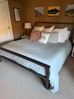 Cal/King Metal Platform Bed Frame