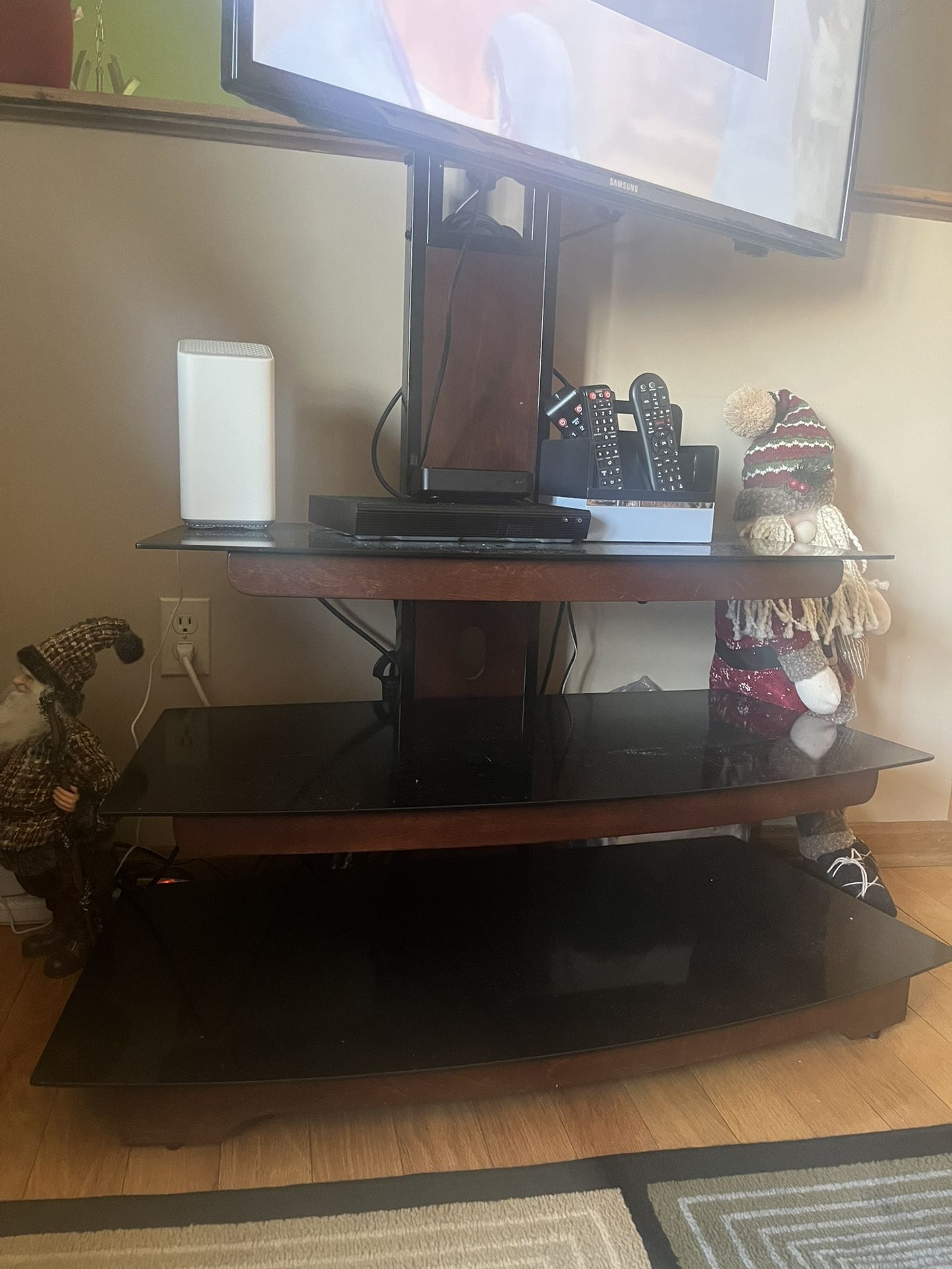 TV Stand With Mounting Bracket