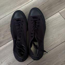 CHUCK TAYLOR ALL STAR CLASSIC COLORS LOW SOLID MONOCHROME CANVAS