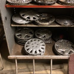 25 Hubcaps  In Great Condition 