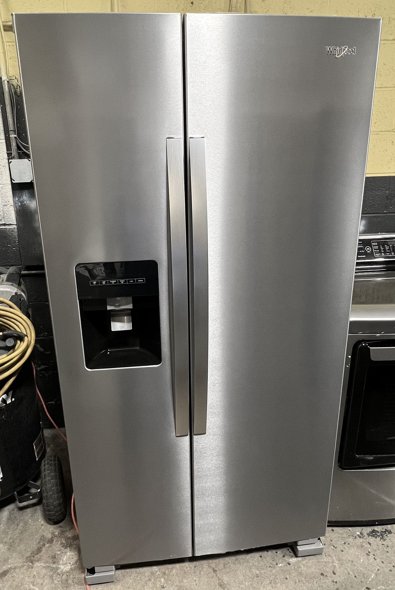 NEW Refrigerator w/WATER+ICE