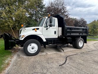 2004 International  dump plow truck