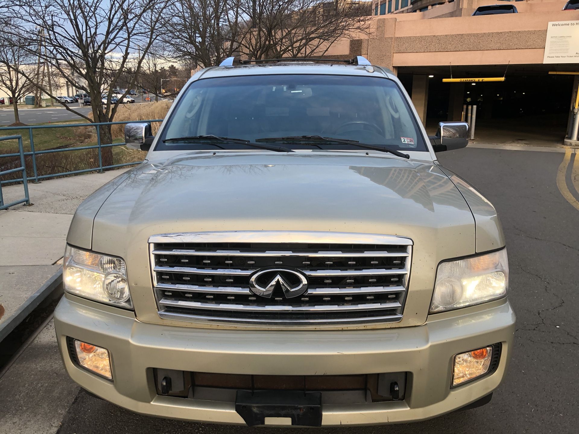 2008 Infiniti QX56, 4x4, Auto, Front and tear AC, AM,FM, CD Player, Leather Seats Power Seats, Front and Rear Heated Seats, Power Sunroof, Rear Back