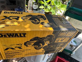 Brandnew Dewalt 20v Cutoffs Saw with 3 Brandnew Blades 100% Good