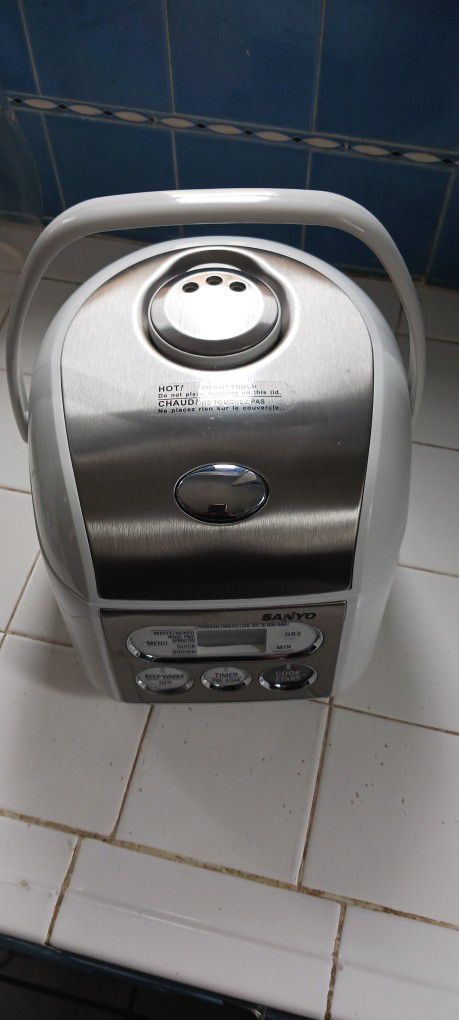 Sanyo Rice cooker for Sale in West Los Angeles, CA - OfferUp