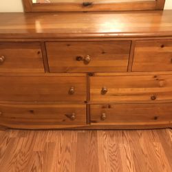 Dresser and Matching Nightstands 
