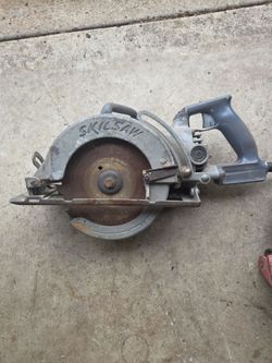 Skilsaw Worm Drive Circular Saw