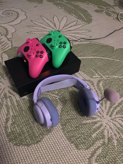 Xbox xs 2 controllers headset