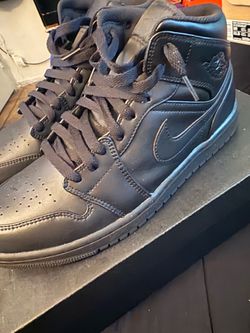 NIKE AIR JORDAN 1 MID SIZE 10