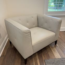 Luxurious Italian Leather Armchair – Soft, Stylish & Gently Loved