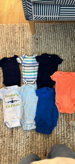 Like New Set of 7 - 3 month & 0/3 months onesies