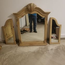 Dresser Mirror  Whit Two Attach Mirrors 