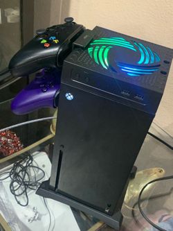 Xbox series X with 1 controller with carrying case and rechargable batteries + dock obo