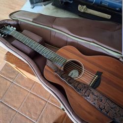 left-handed Taylor GS minie koa great condition with soft case