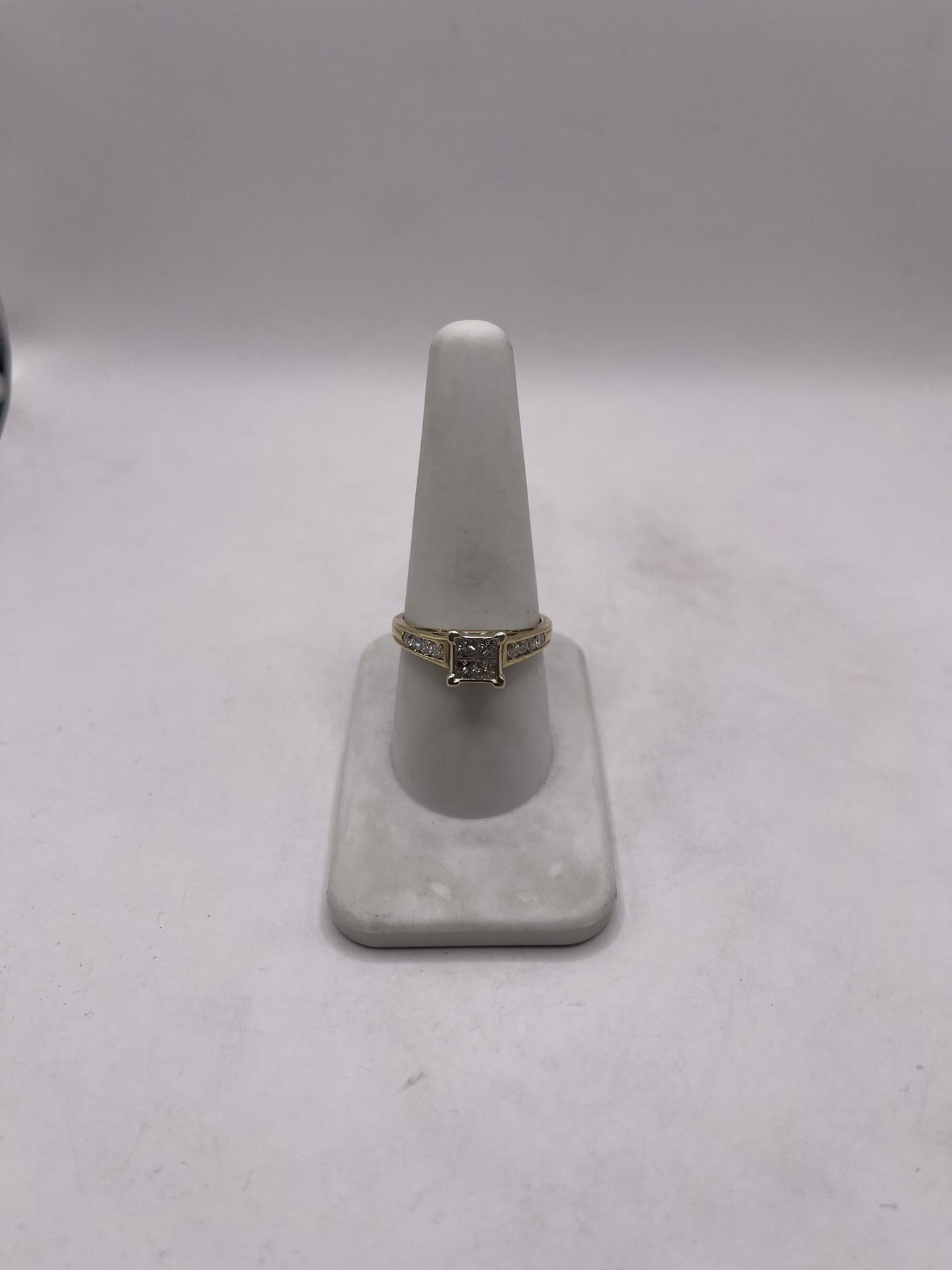 14kt Gold Diamond Engagement Style Ring