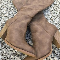 women's faux suede knee-high boots with a pointed toe and a high chunky heel.