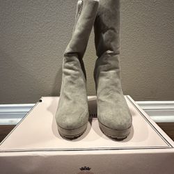 Juicy couture taupe microfiber heels