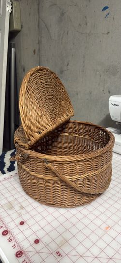 Wicker Picnic Basket with Hinged Lid