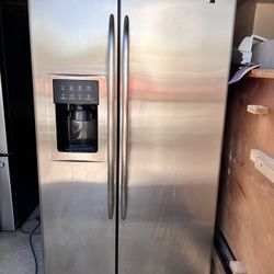 Stainless Steel GE Side By Side Refrigerator DELIVERY AVAILABLE 🚚