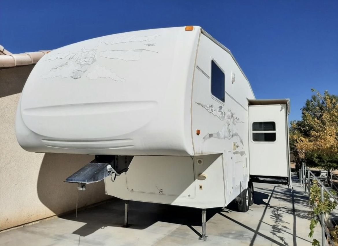 26’ Cougar 5th Wheel