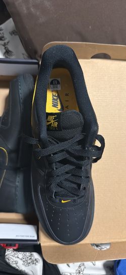 Nikes AirForce’s 9.5 men’s