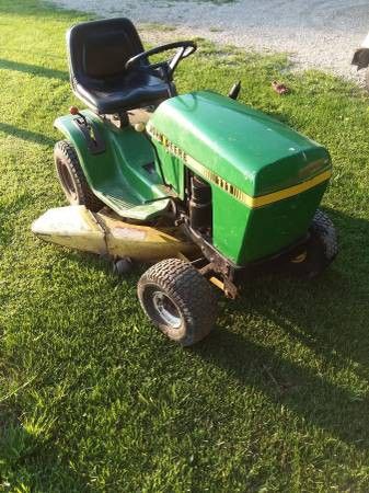 John Deere 111 Riding mower