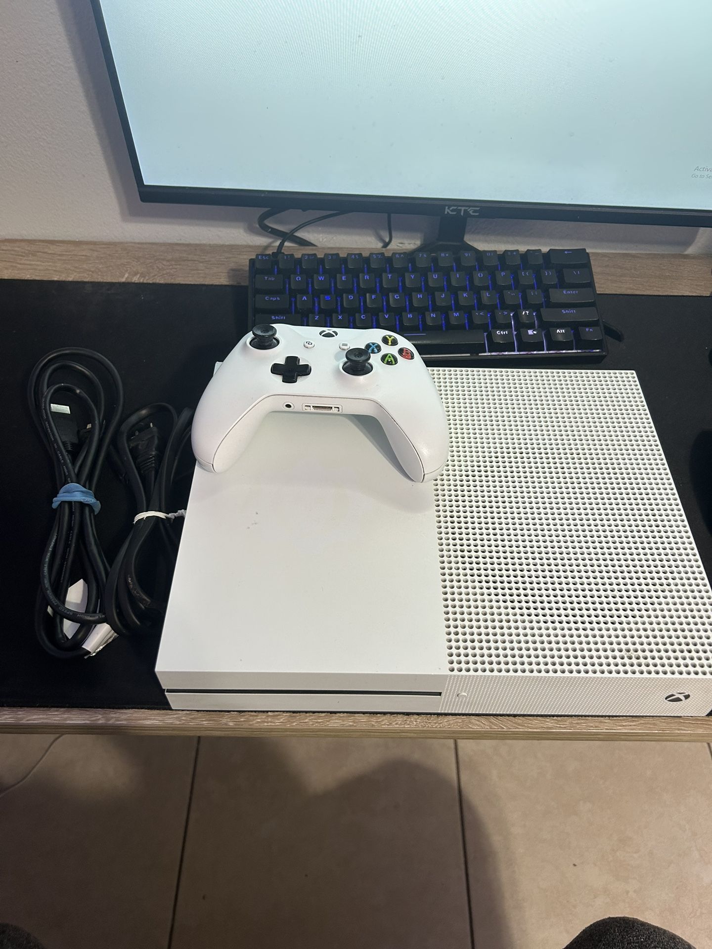 Xbox One S 1TB- WHITE (with Controller, HDMI cable, And Power Cord )