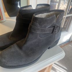 LADIES BOOTS