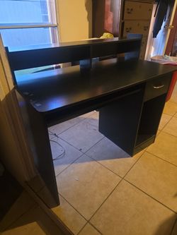 Black computer desk