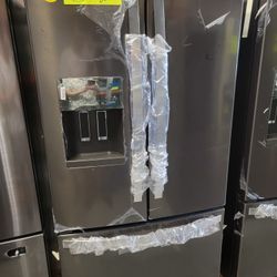 Whirlpool - 24.7 Cu. Ft. French Door Refrigerator - Black stainless steel
Model: WRF555SDHV