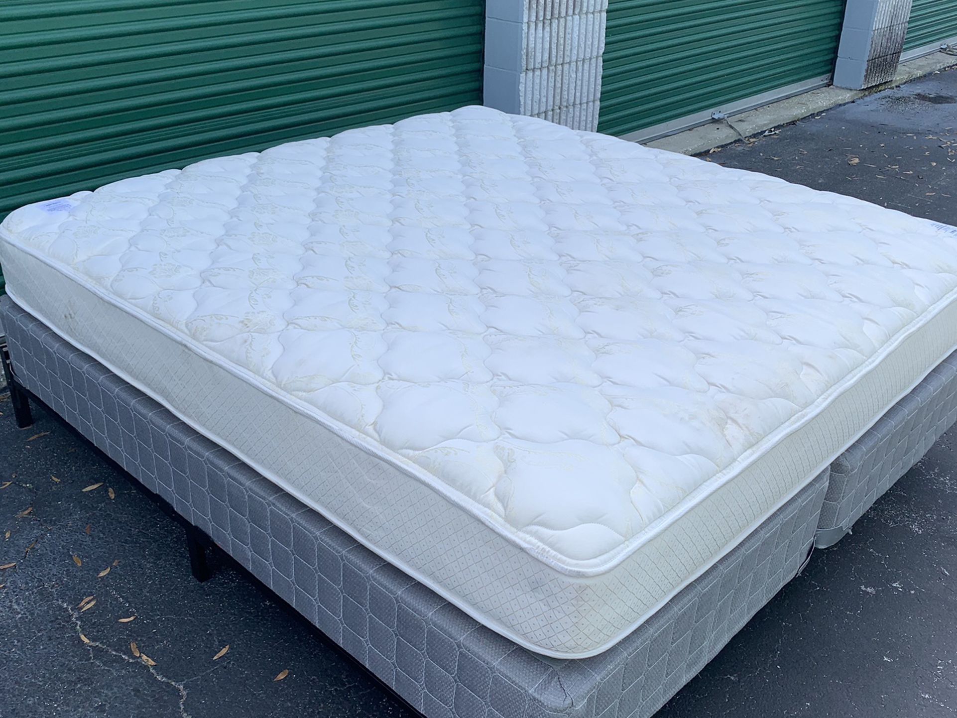 King Size Mattress With Box Springs & Foldable Frame