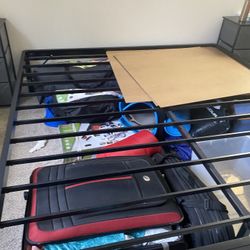 King Bed With Lots Of Space Underneath 