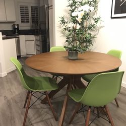 Dining Table And 5 Chairs Set