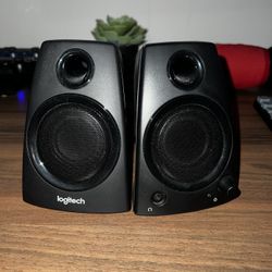 Logitech 3.5mm Jack Compact Laptop Speakers - Black