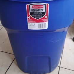 Blue Rubbermaid Roughneck 32 Gallon Trash Can