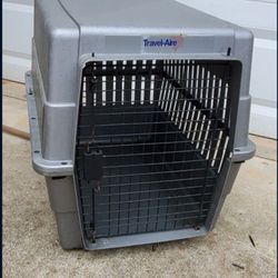 Travel Crate Medium Size Excellent Condition 