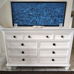 THOMASVILLE SOLID WOOD DRESSER EXCELLENT CONDITION DELIVERY AVAILABLE