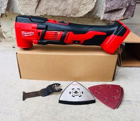 Milwaukee 2626-20 M18 Cordless Oscillating Multi-Tool with Attachments (Tool only)