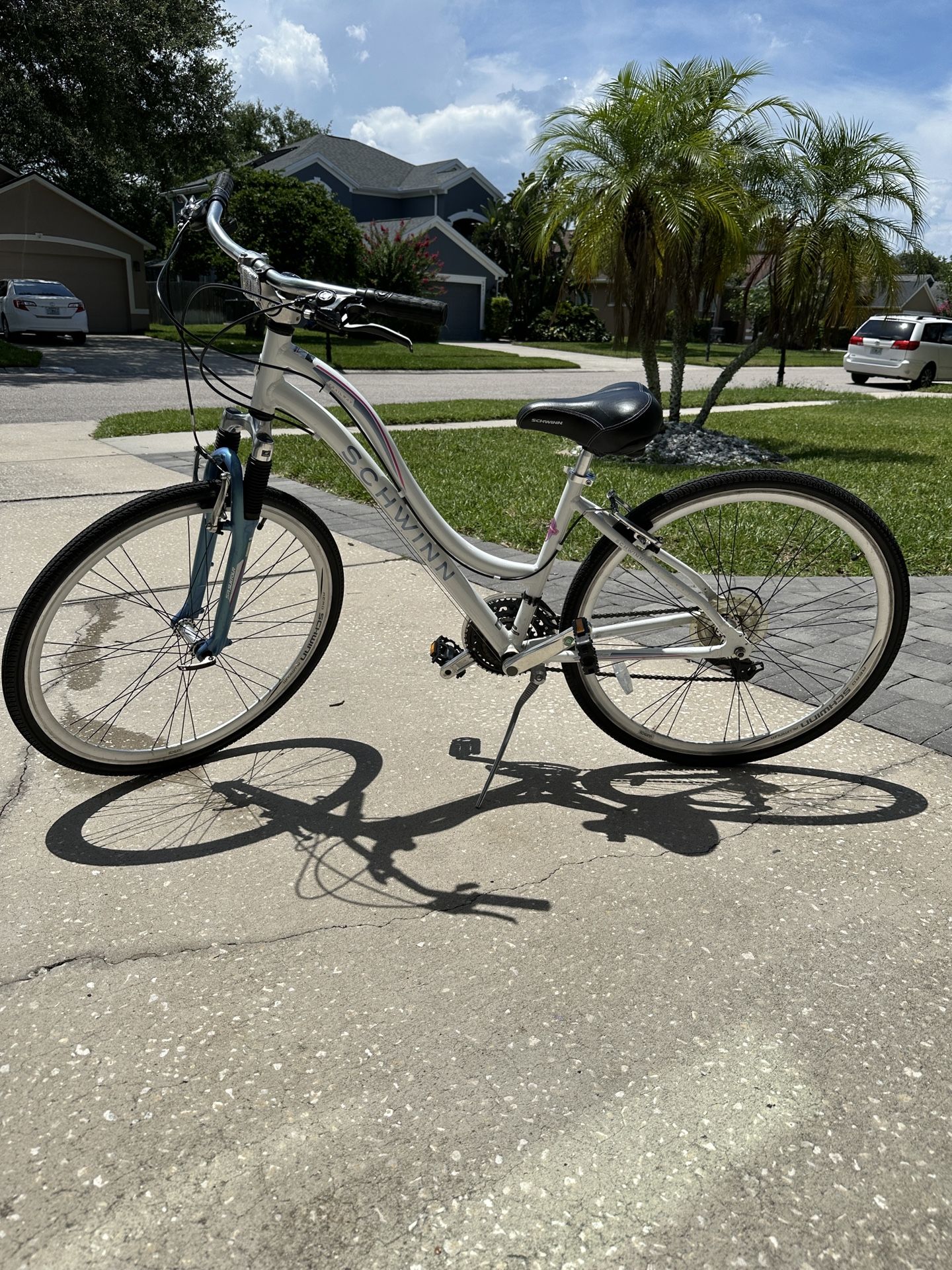 Schwinn Trailway, Womens 28" Bike , Aluminum Frame