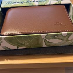 Tommy Bahama Mens Wallet New In Box( Brown)-$25
