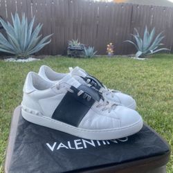 Valentino Garavani Mens size 8 (41)