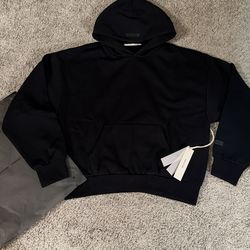 Essentials Black fleece (M)