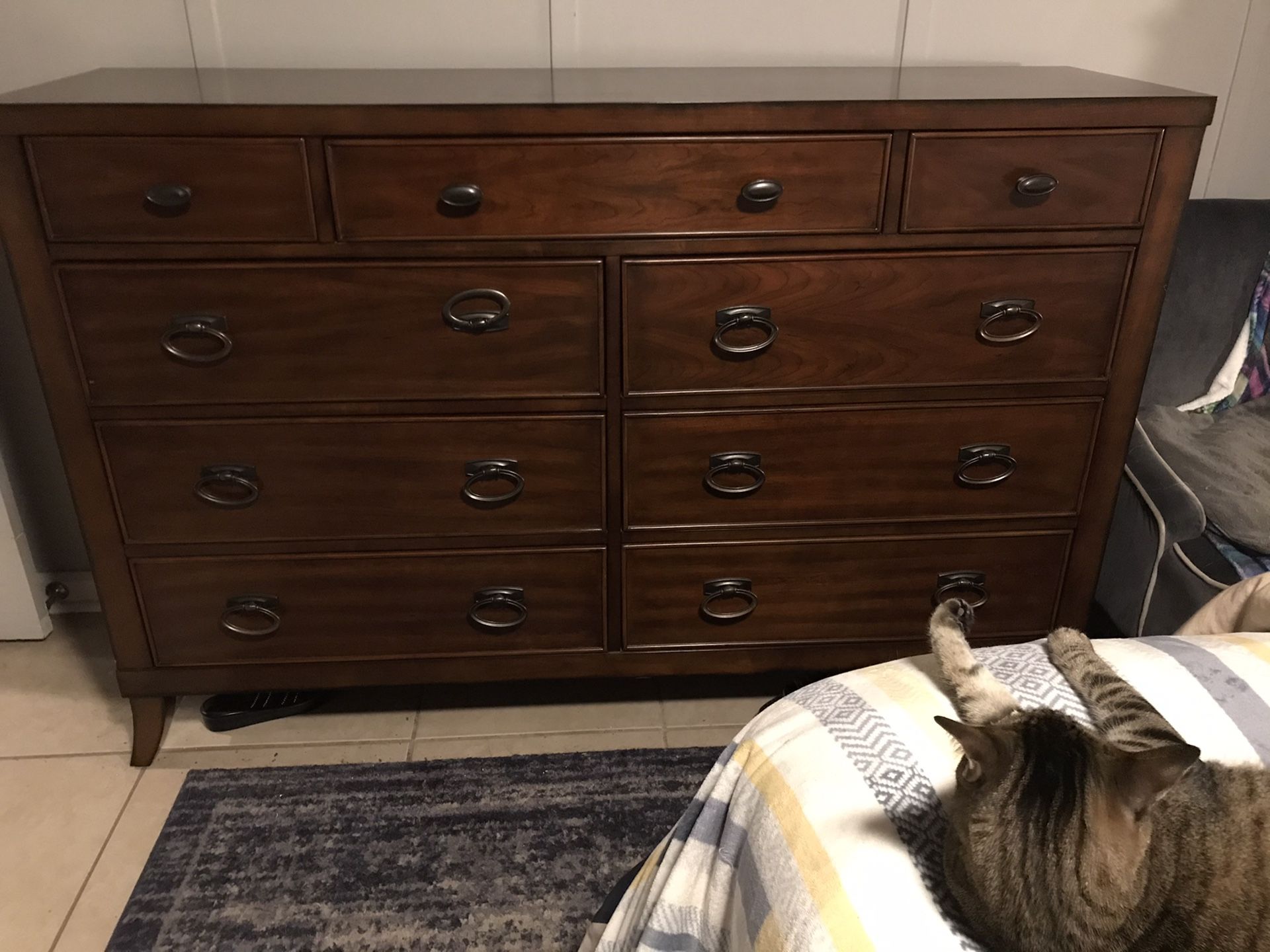 9 drawer dresser. 64Lx42Hx18D