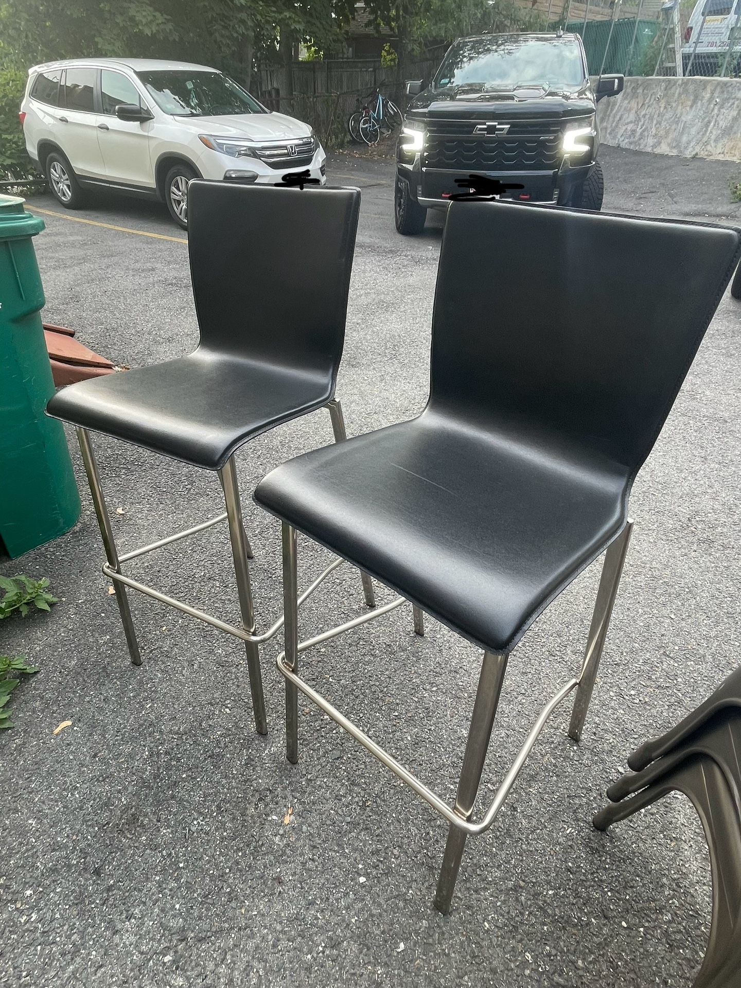2 Bar Stools & 4 Event Chairs 